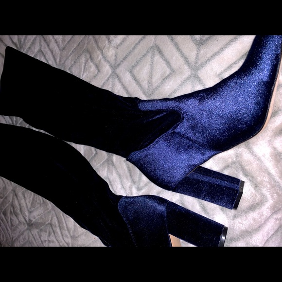 Beautiful Blue Velvet Thigh high boots - Picture 4 of 7